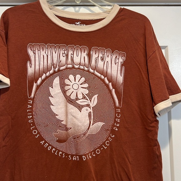 Hollister rust and creamed colored graphic tee size XS. - Picture 2 of 5